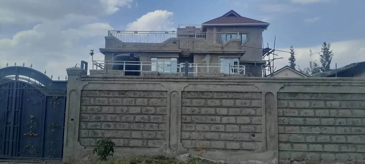 Unfinished 5 bedrooms house for sale